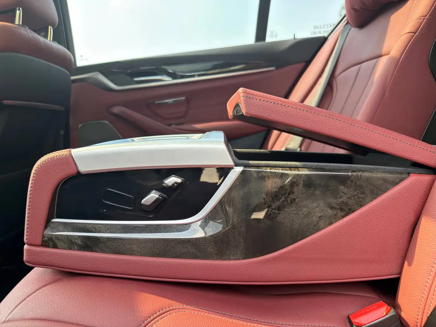 BMW 5 Series 2019 530Li Premium M Sport Package фото 32