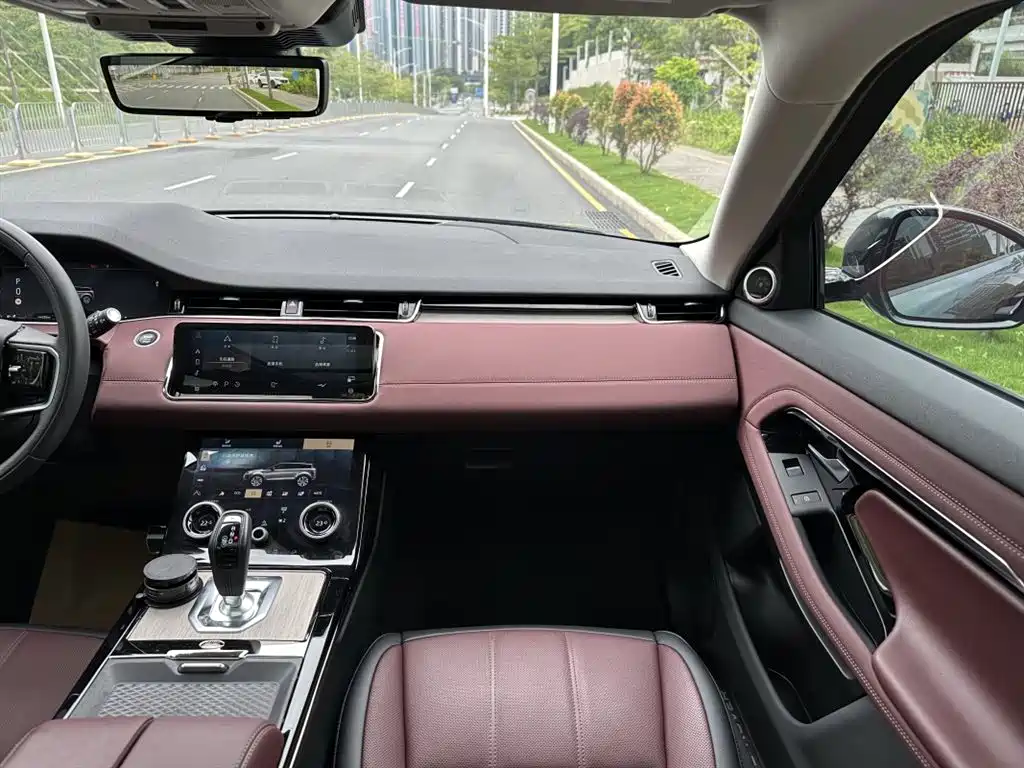 Land Rover Range Rover Evoque 2023 Range Rover Evoque L 249PS Luxury Edition фото 15
