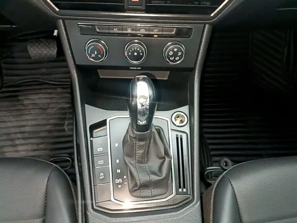Volkswagen Lavida 2019 1.5L Automatic Comfort Edition China VI фото 14