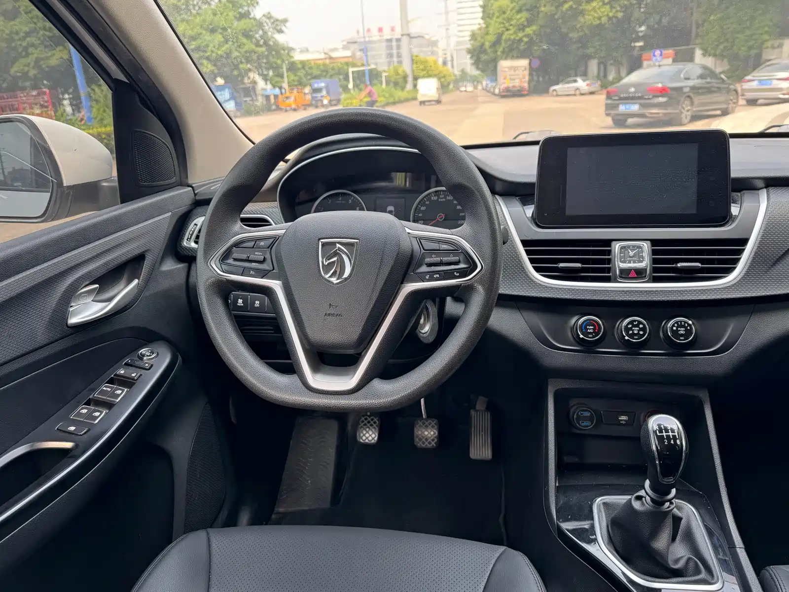 Photo 6 - Baojun 730