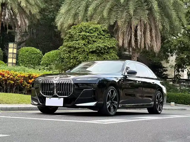 BMW 7-SERIES 2023