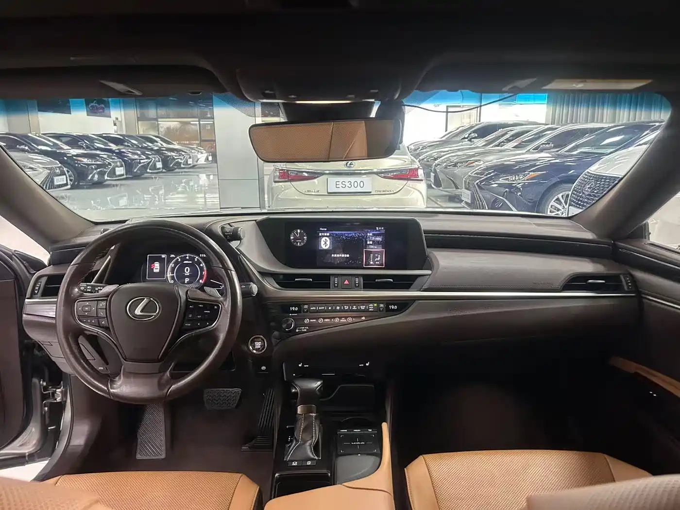 Photo 5 - Lexus ES