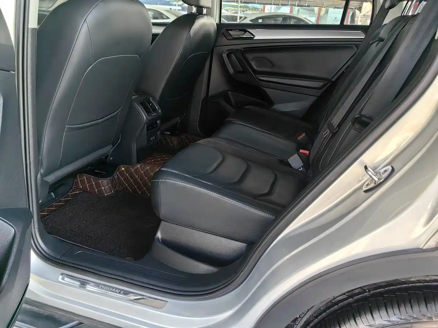 Volkswagen Tiguan L 2018 330TSI Automatic 2WD Luxury Edition фото 8