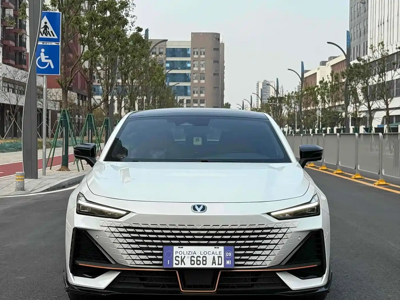 Photo 2 - Changan UNI-V
