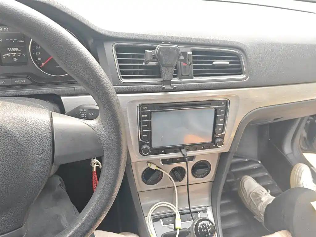 Volkswagen Lavida 2013 1.6L Manual Comfort Edition фото 6