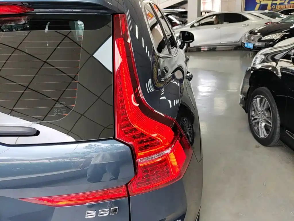 Фото 8 - Volvo XC60