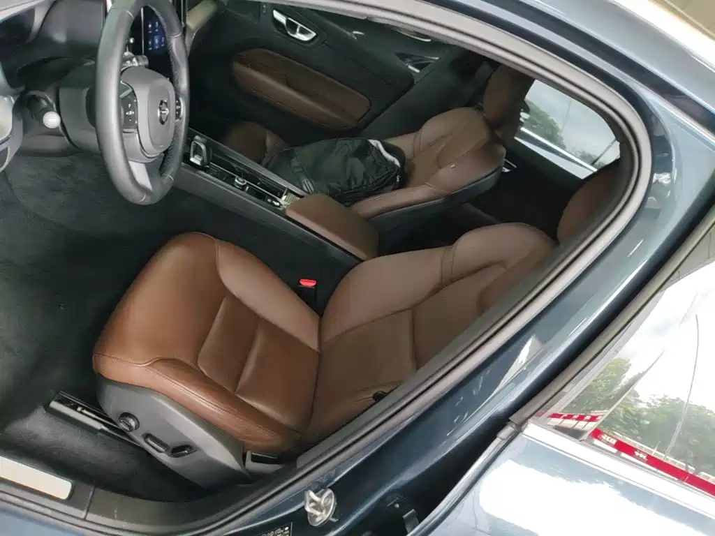 Фото 15 - Volvo XC60