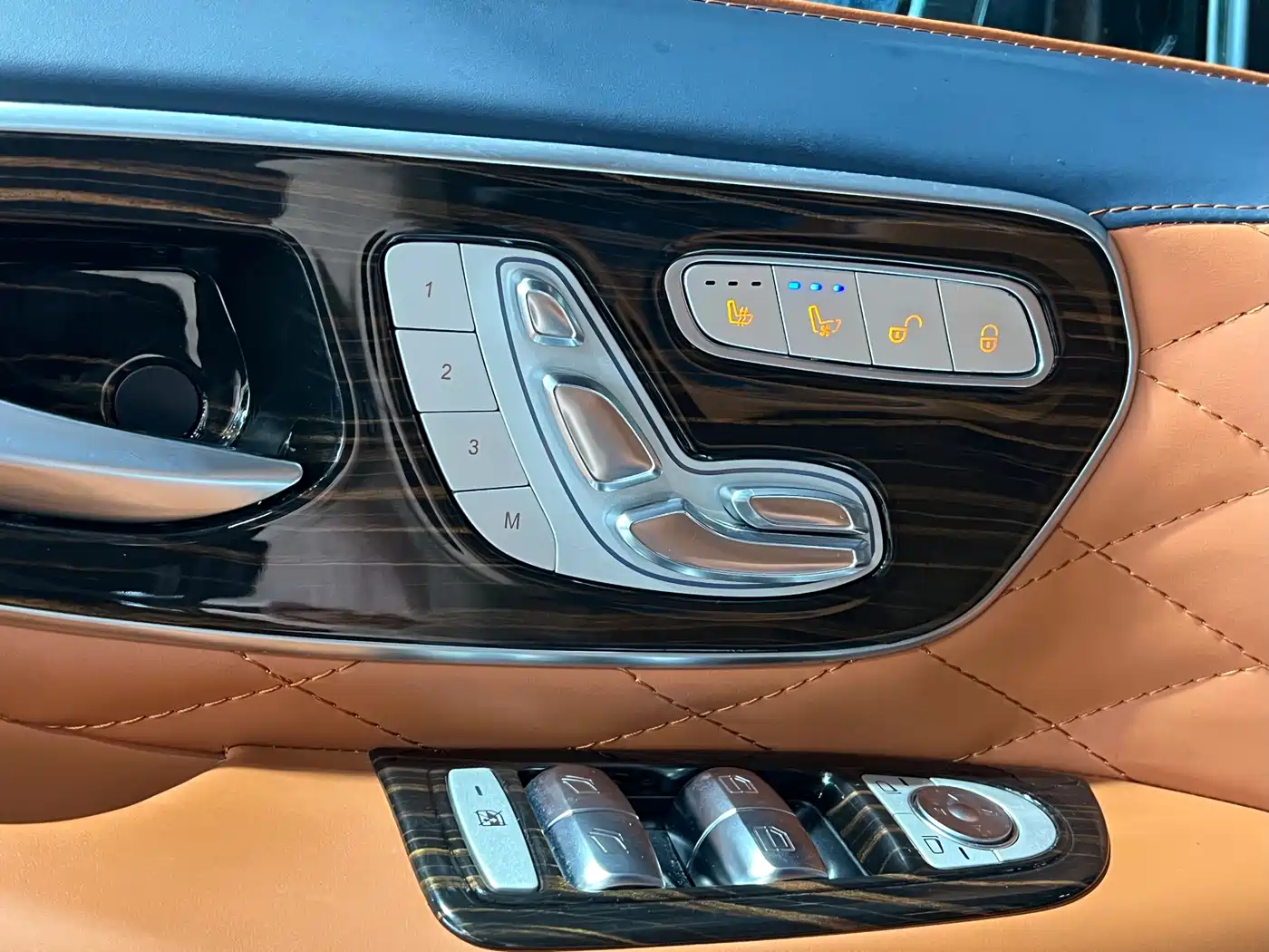 Mercedes-Benz Vito 2023 2.0T Elite 7-Seater фото 17