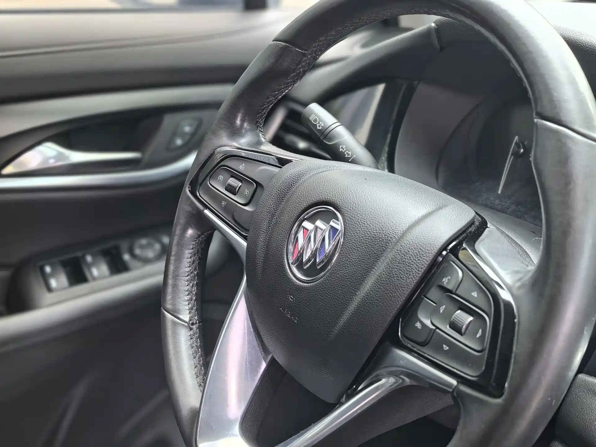 Photo 18 - Buick Enclave