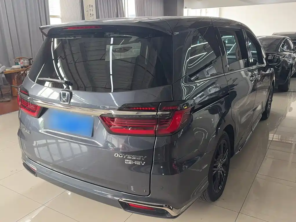 Фото 7 - Honda Odyssey