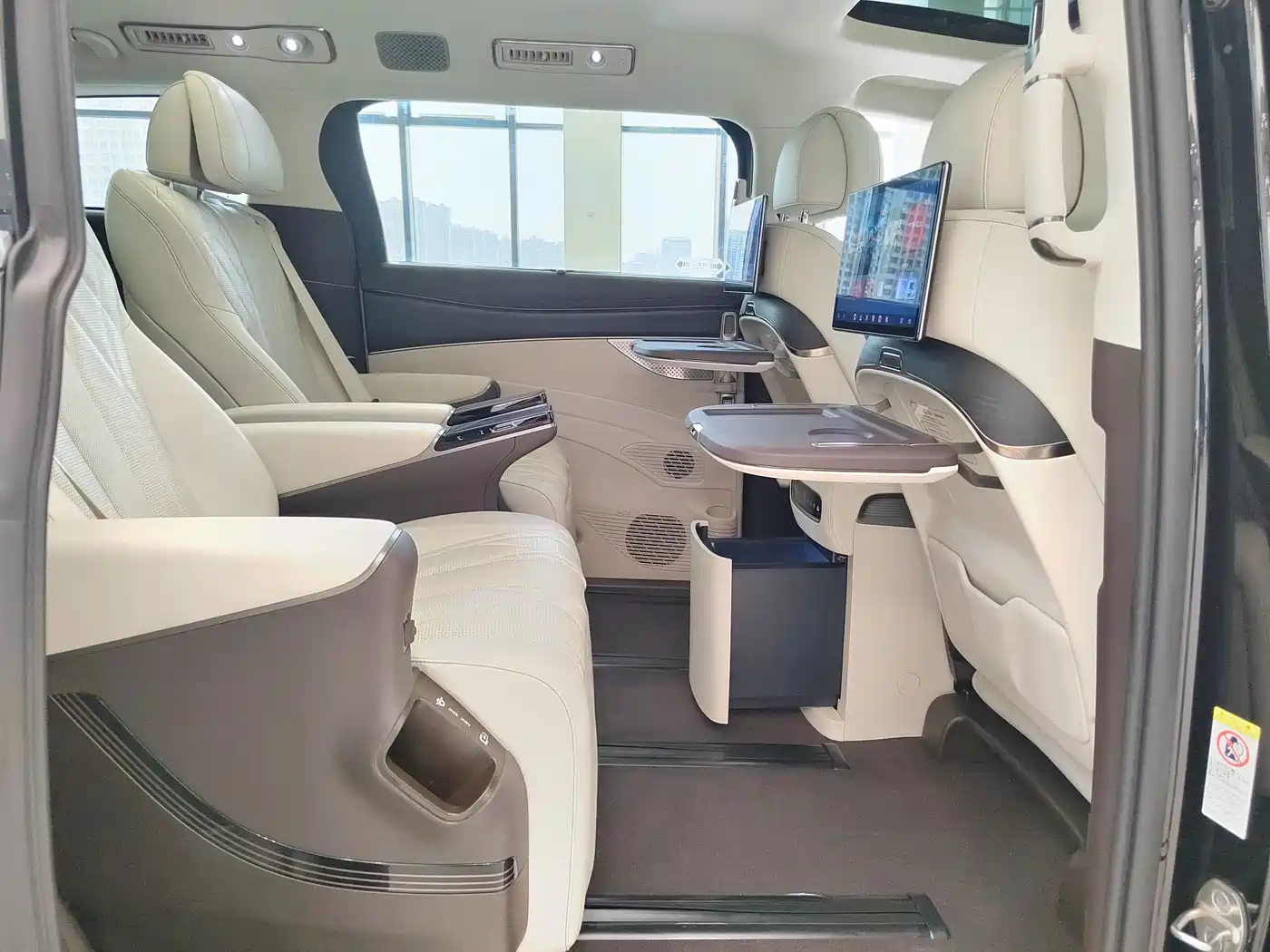 Denza D9 2025 2025 Model DM-i Smart Drive Edition 1020 AWD Flagship