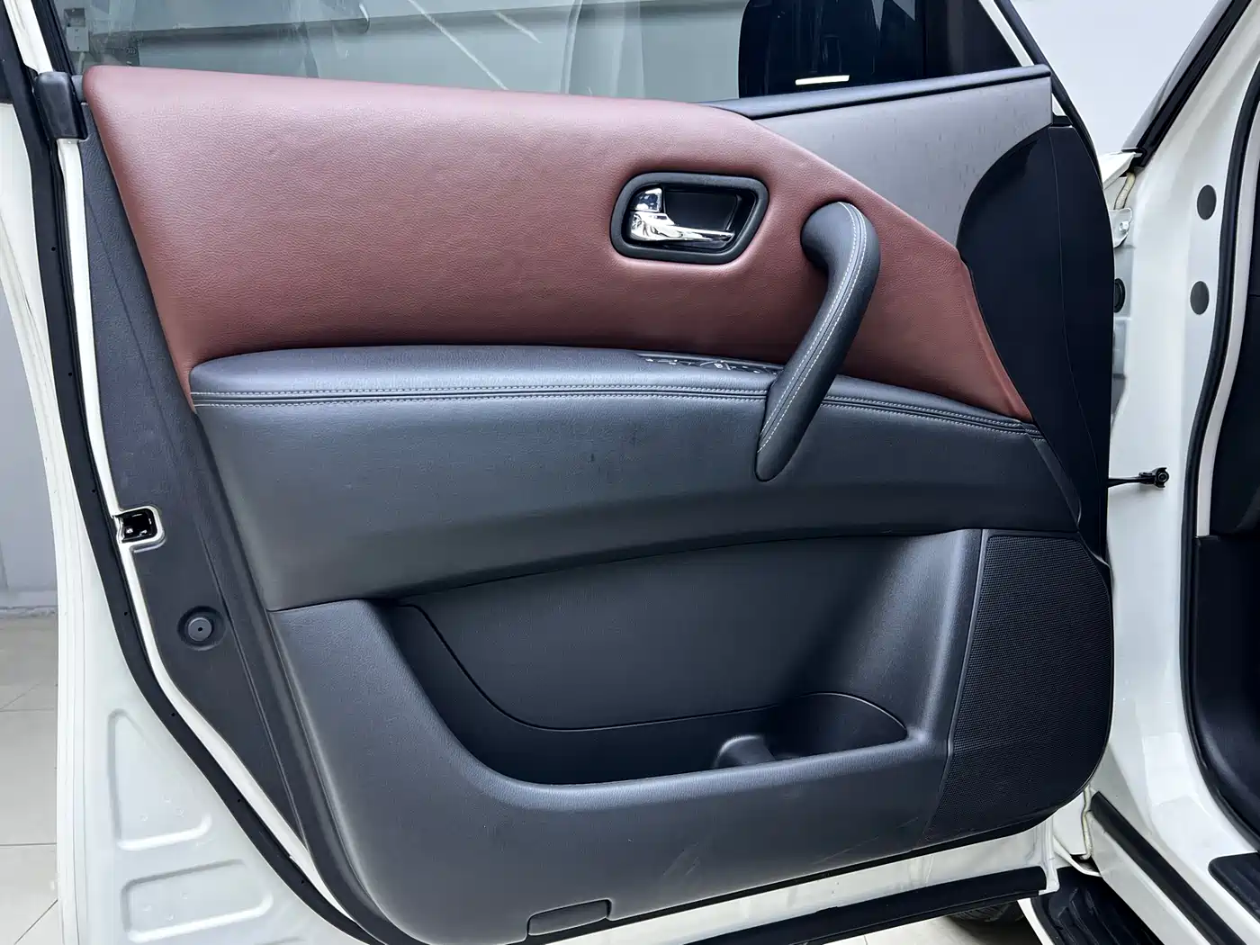 Nissan Patrol 2018 4.0L Leadership фото 11