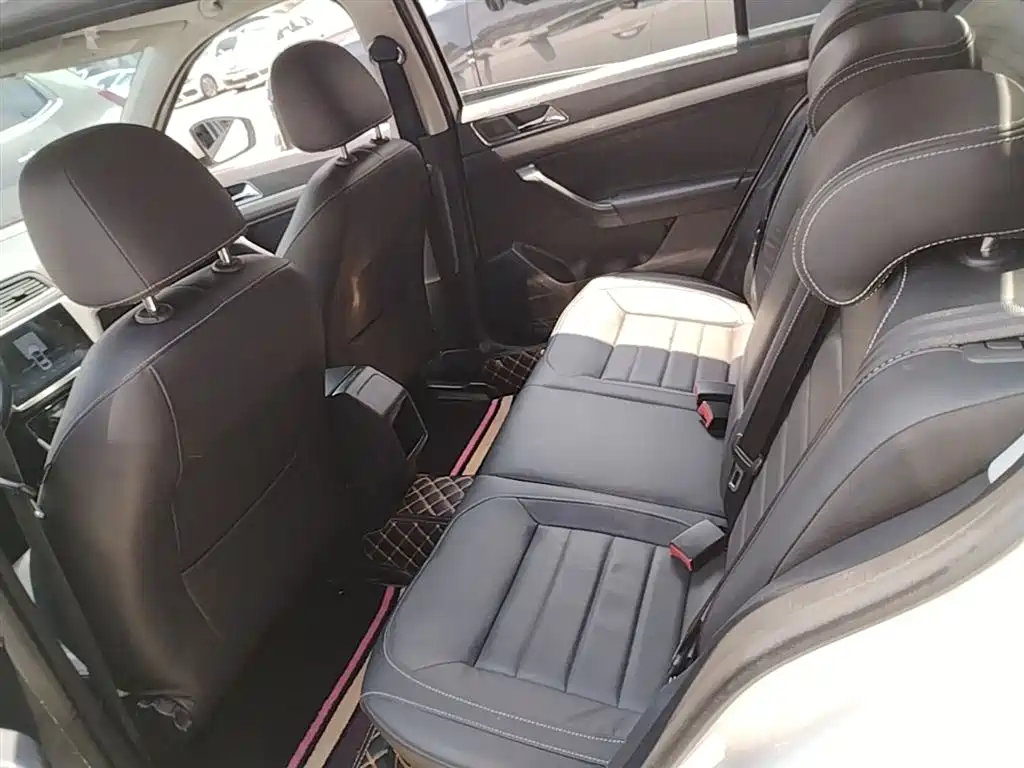 Volkswagen Lavida 2017 1.6L Automatic Comfort Edition фото 17