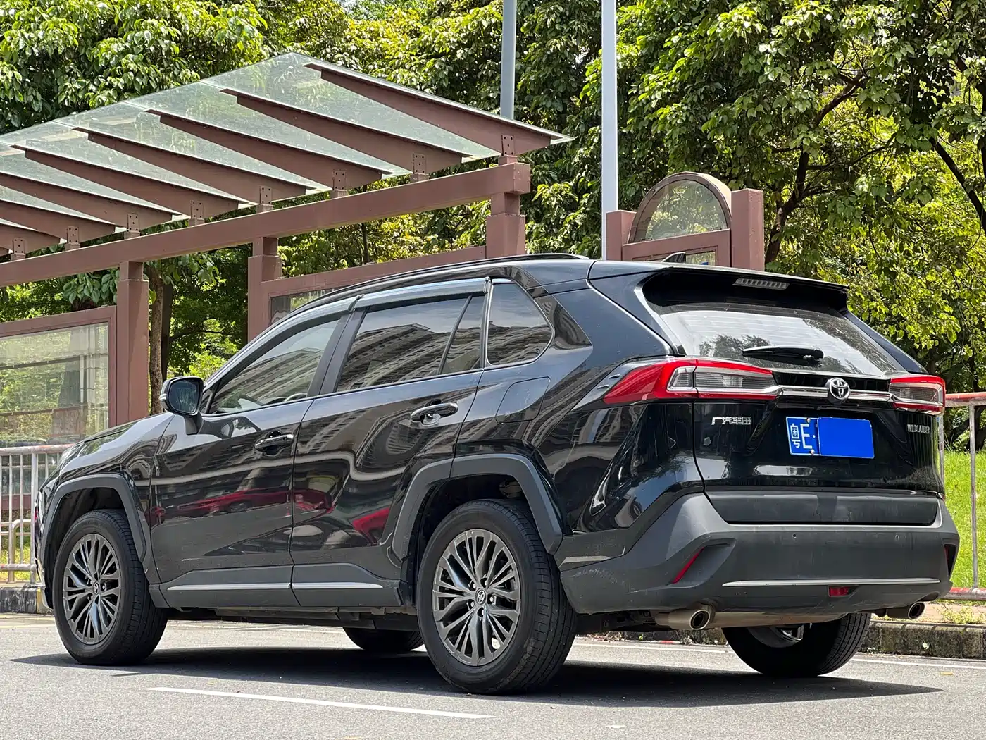 Toyota Wildlander 2023 2.0L CVT FWD Luxury PLUS фото 23