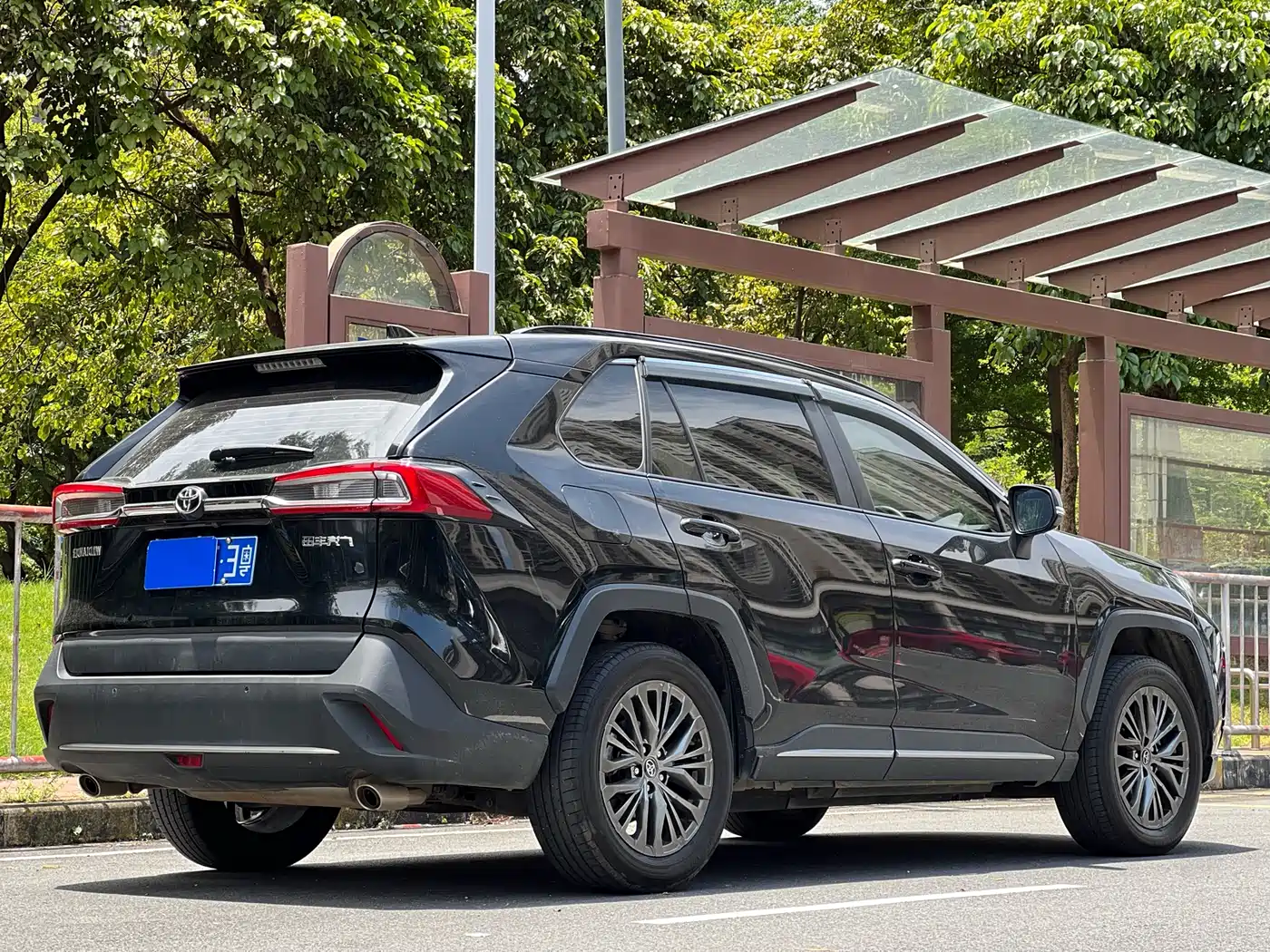 Toyota Wildlander 2023 2.0L CVT FWD Luxury PLUS фото 22