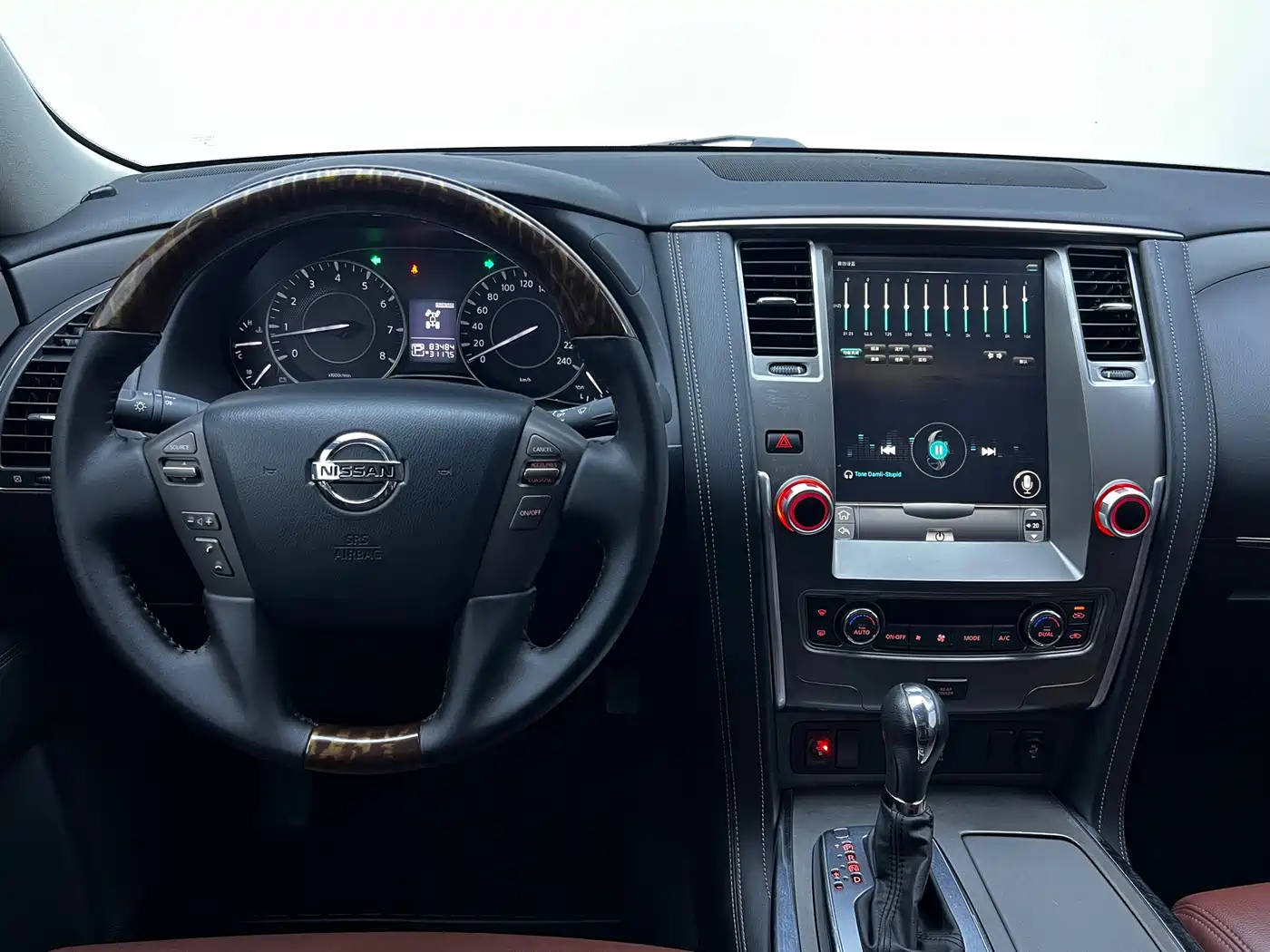 Nissan Patrol 2018 4.0L Leadership фото 4