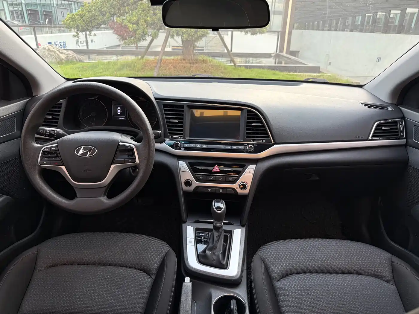 Hyundai Elantra 2016 Model 1.6L Automatic Smart Elite фото 15