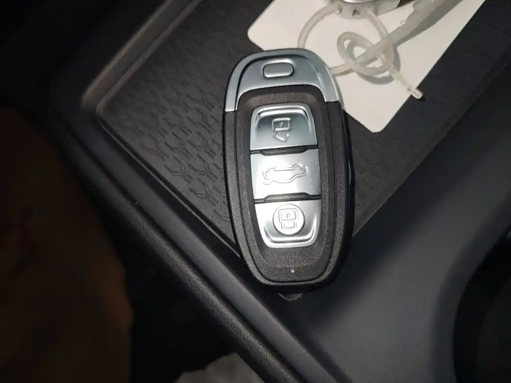 Hongqi E-QM5 2026 2025 610km PLUS