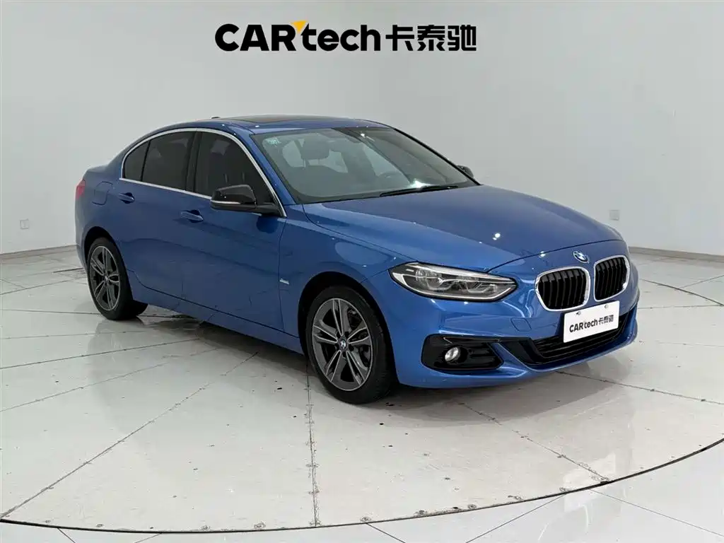 BMW 1 Series 2017 118i Sport фото 4