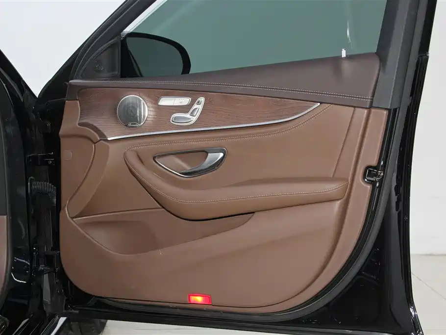 Mercedes-Benz E-Class 2022 E 300 L Luxury фото 31