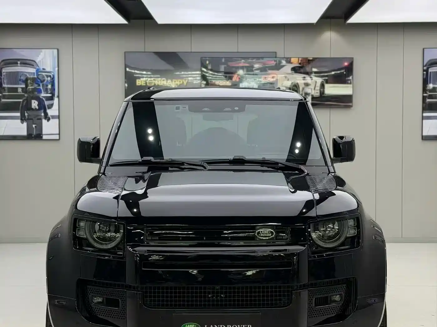 Land Rover Defender 2023 Model 110 3.0T P400 Dark Special Edition фото 2