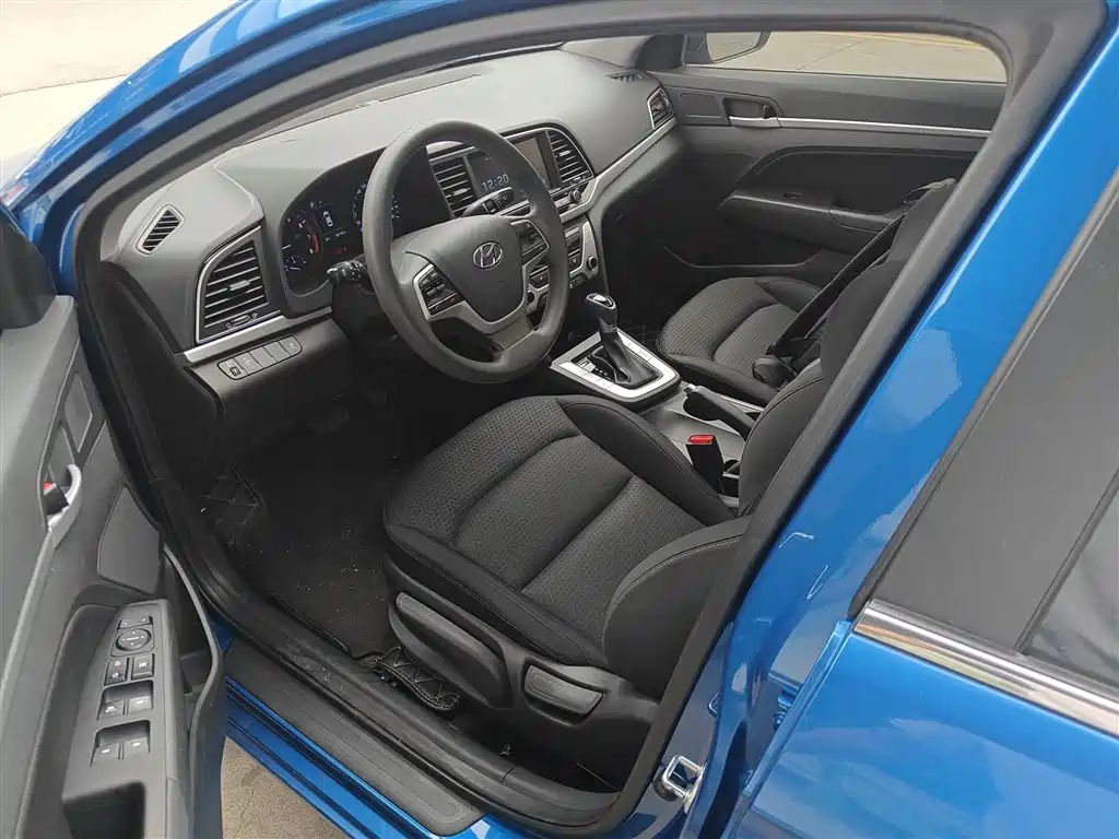 Hyundai Elantra 2016 Model 1.6L Automatic Smart Elite фото 15