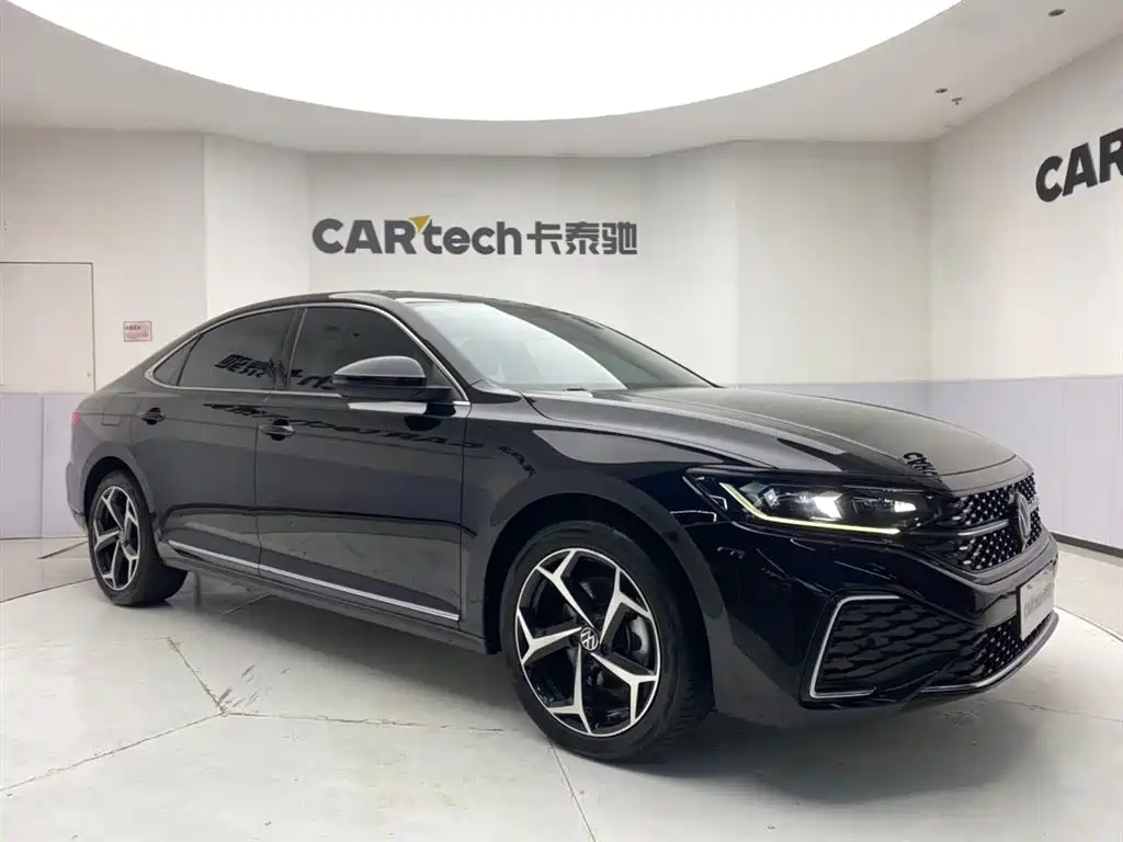 Volkswagen Passat 2023 Facelift 330TSI Starlight Elite Edition фото 2
