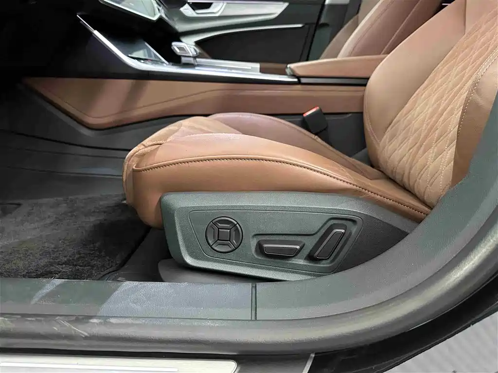 Audi A7L 2025 Model Year 45 TFSI quattro Premium фото 7