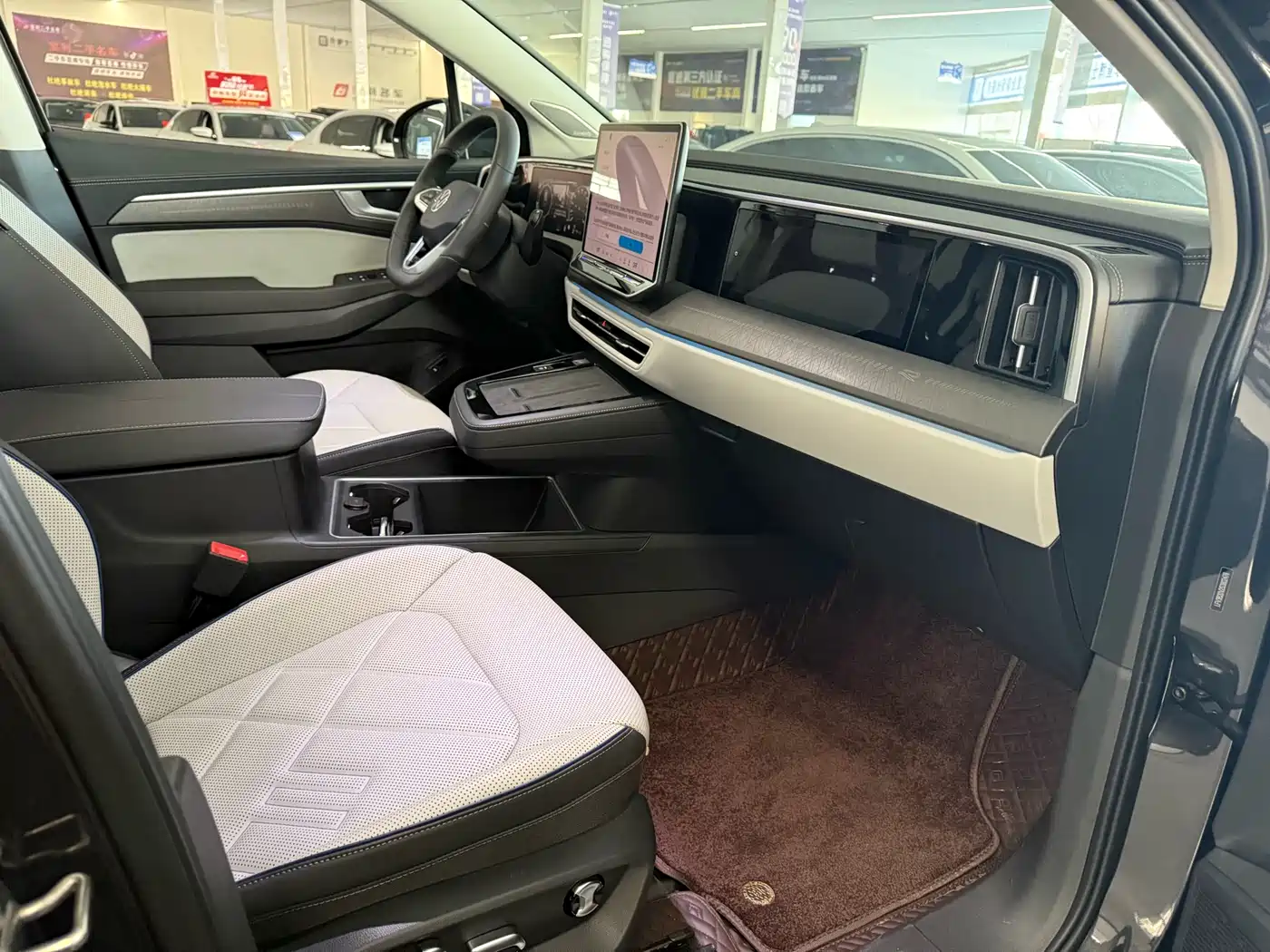 Volkswagen Talagon 2025 450TSI R-Line 6-Seater фото 4