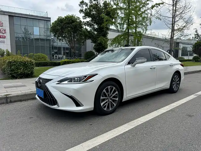 LEXUS ES 2023