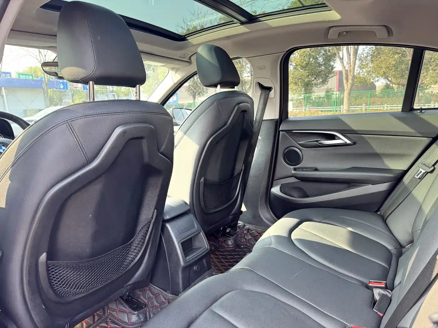 BMW 1 Series 2018 118i Sport Edition фото 9