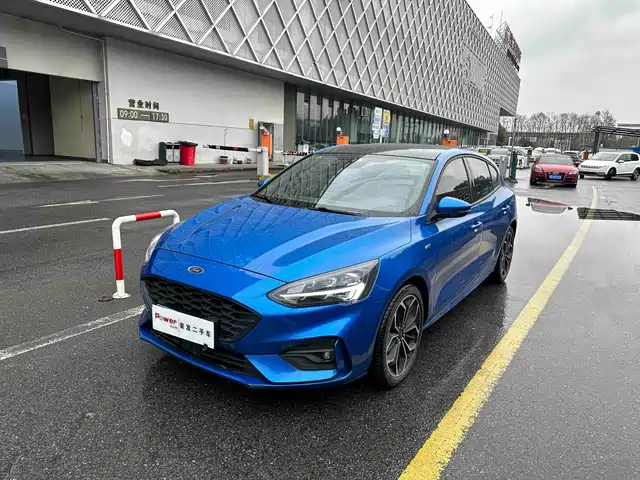 Ford Focus Хэтчбек, EcoBoost 180, автомат, ST Line