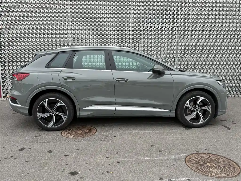 AUDI Q4 E TRON