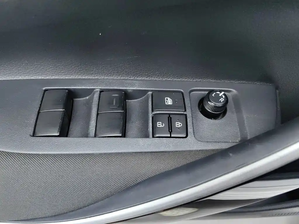 Фото 9 - Toyota Corolla