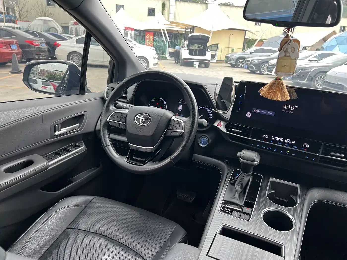 Toyota Sienna 2021 2.5L Hybrid Premium Edition фото 19