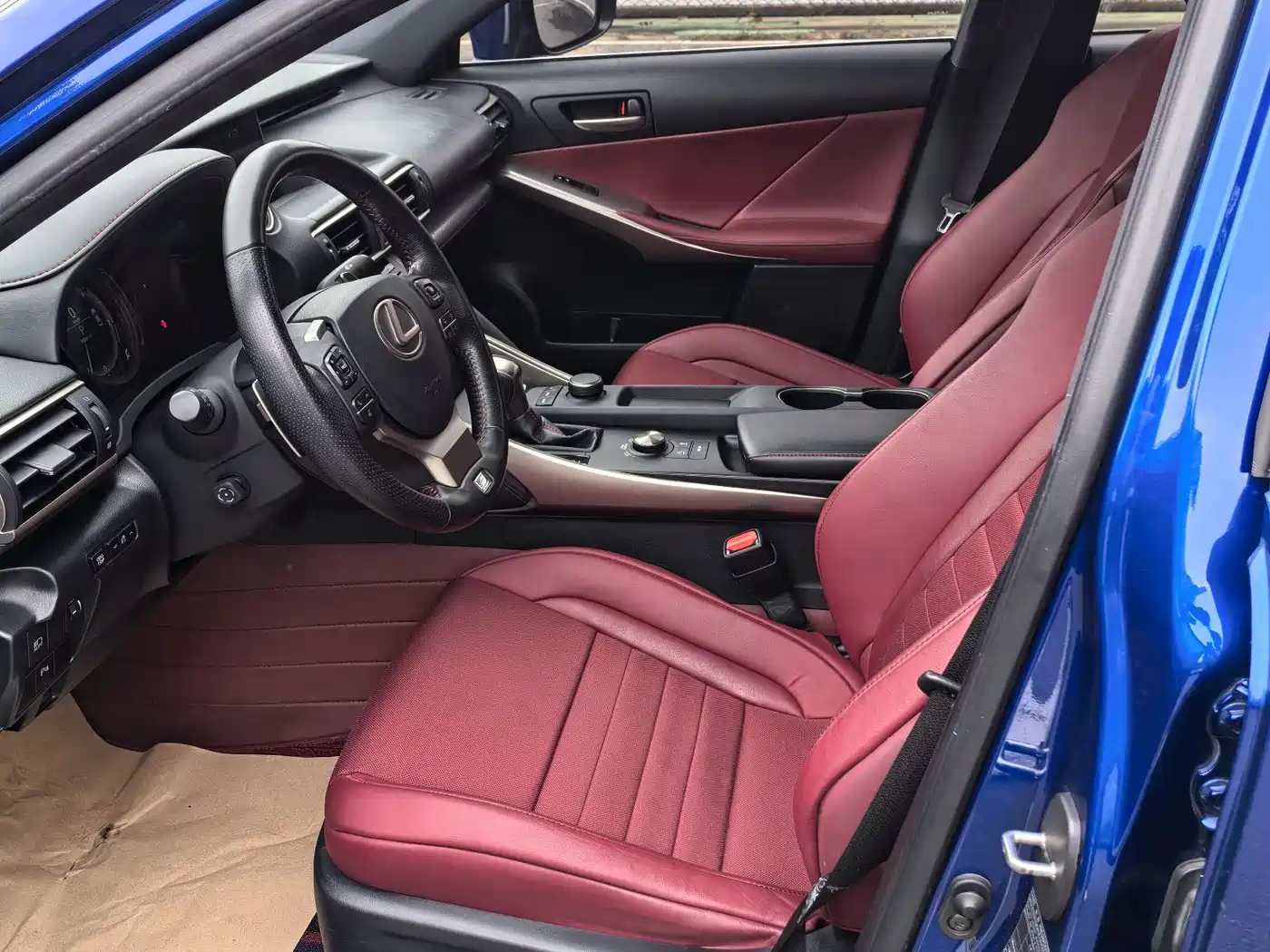 Lexus IS 2017 300 F SPORT фото 8