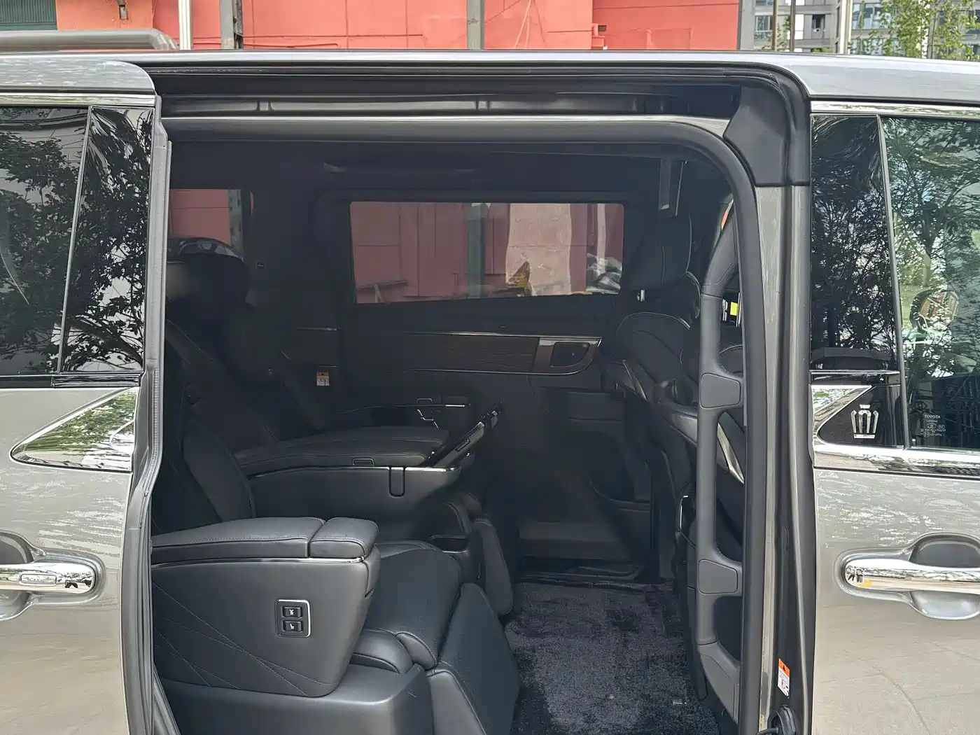 Toyota Vellfire 2024 Crown Hybrid 2.5L Executive Premium Edition фото 9