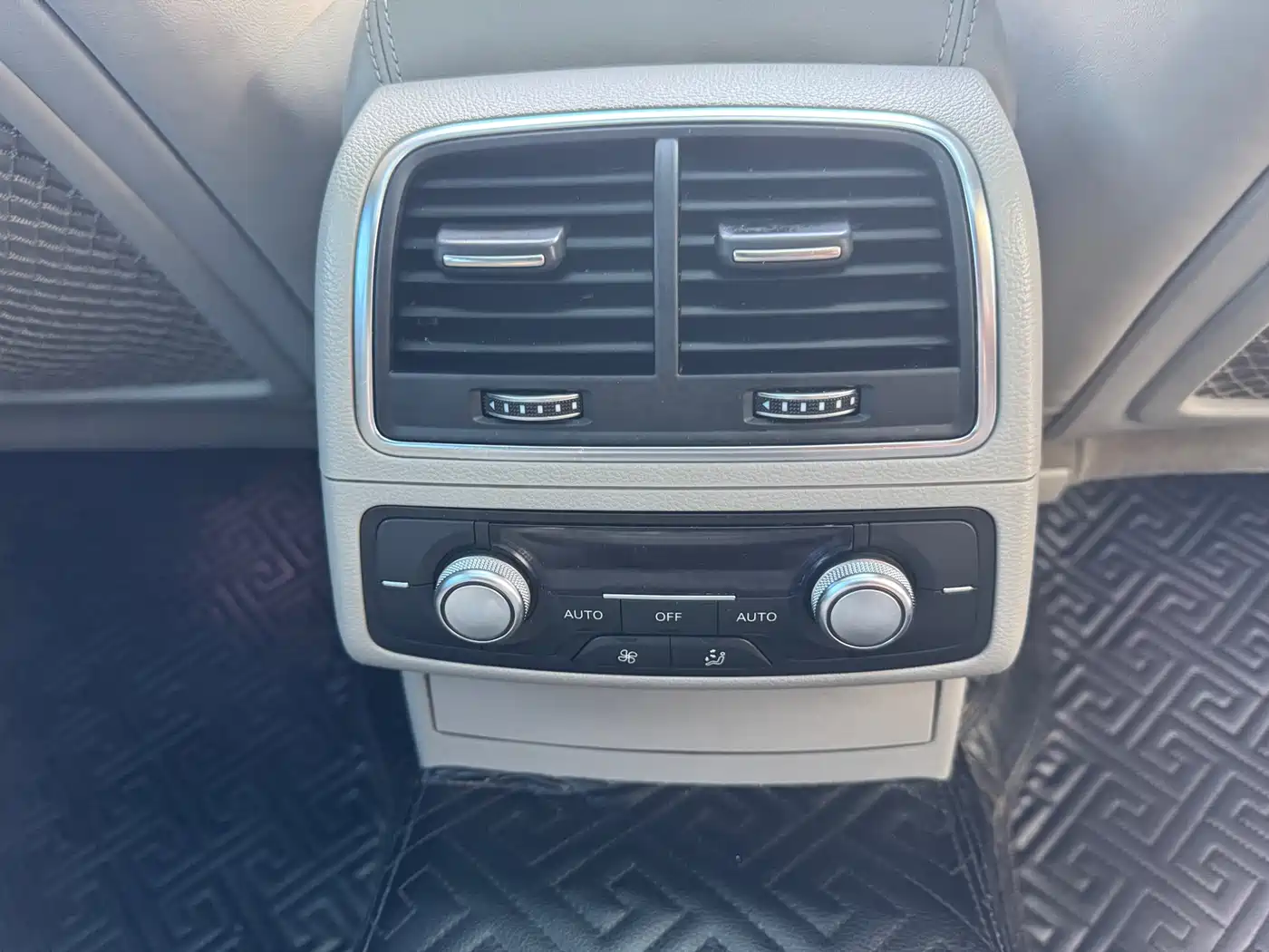 Фото 9 - Audi A6 (Import)
