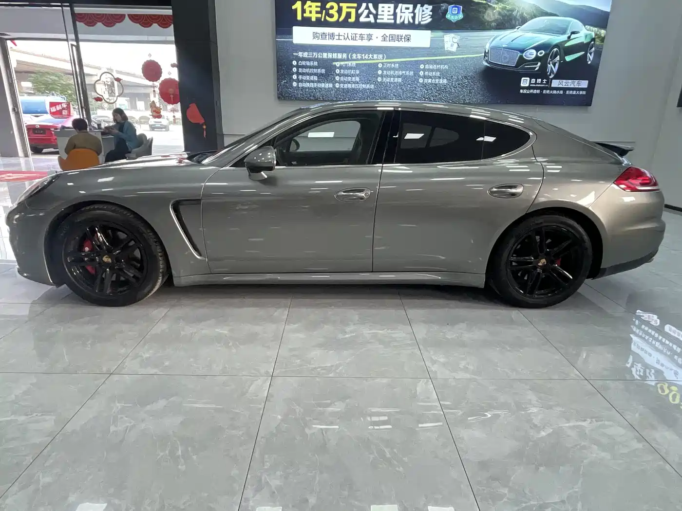 Porsche Panamera 2014 Panamera 4 3.0T фото 24