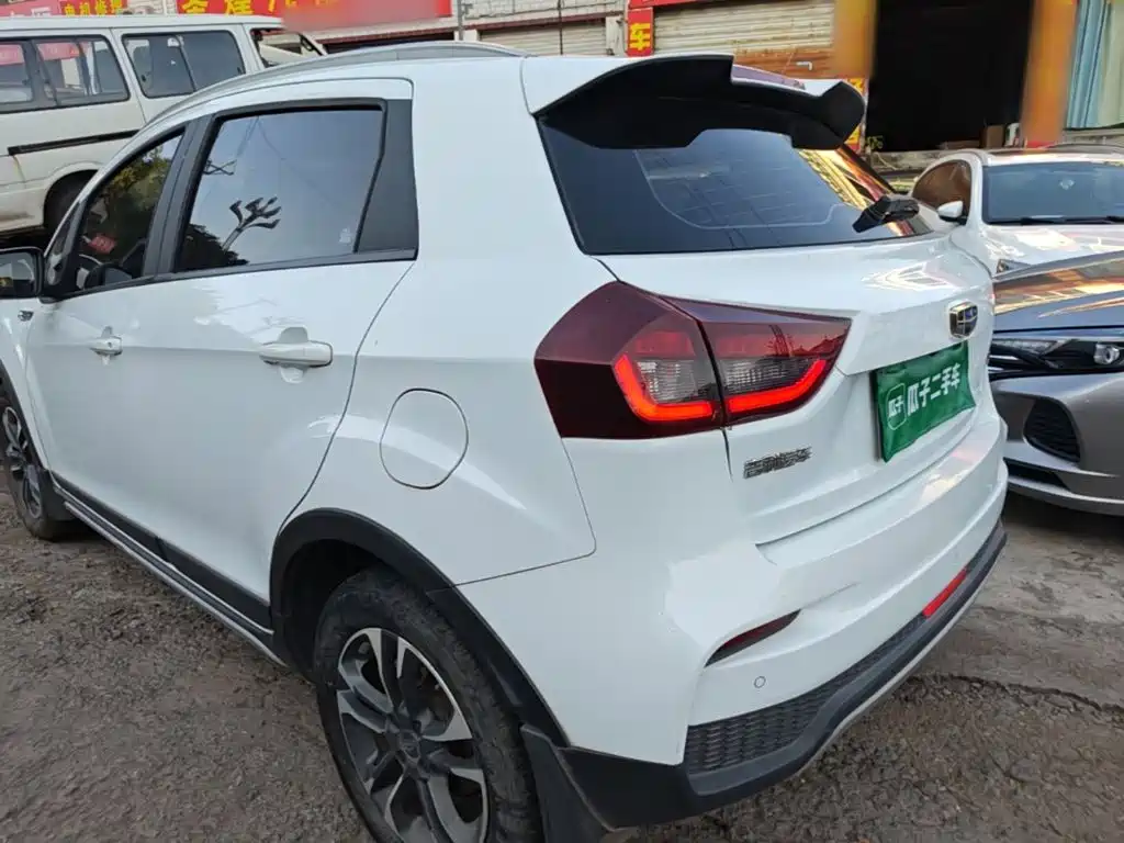 Фото 5 - Geely Vision X3