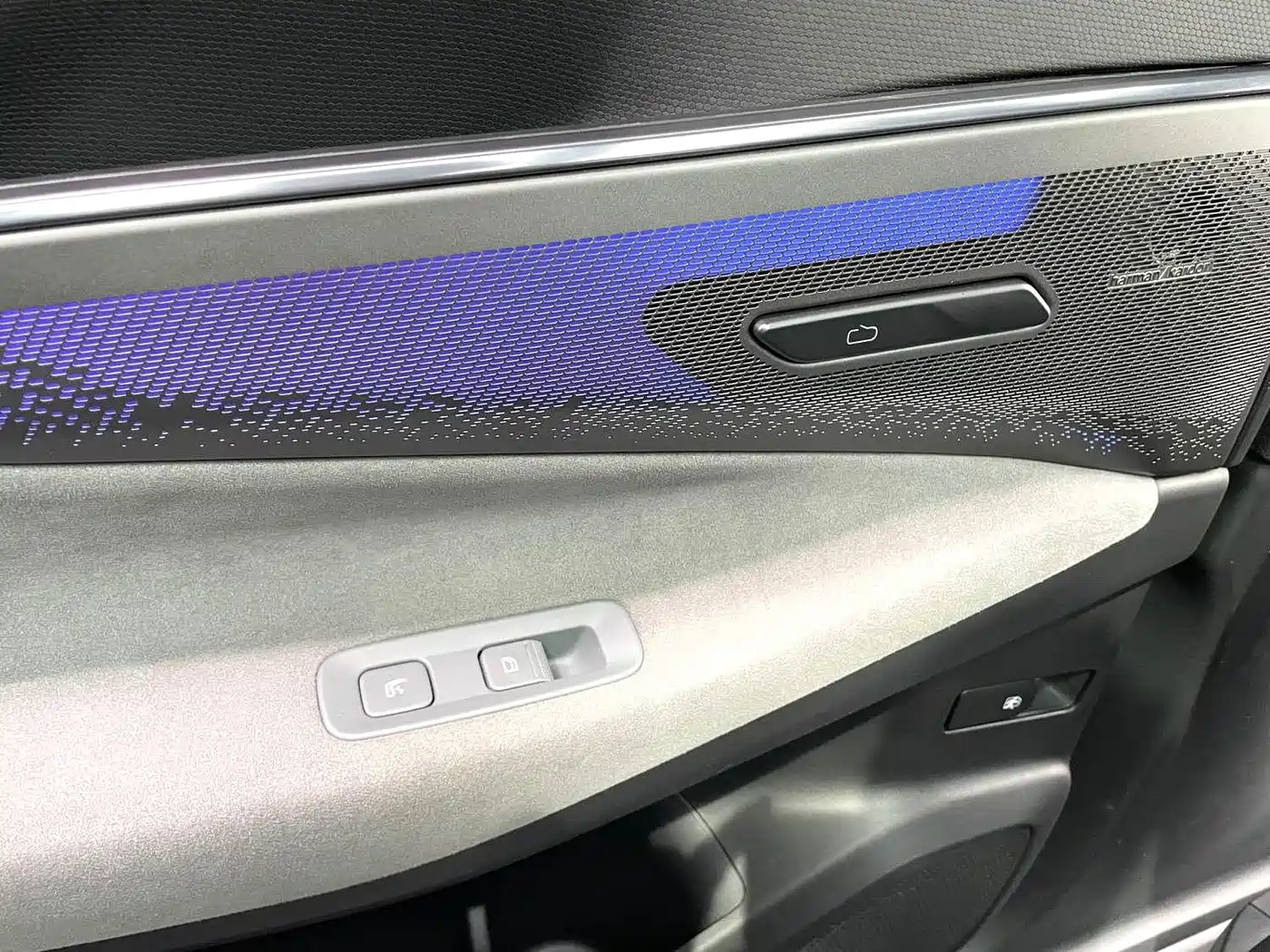 Lynk & Co 08 EM-P 2023 220km 4WD Performance Halo фото 15