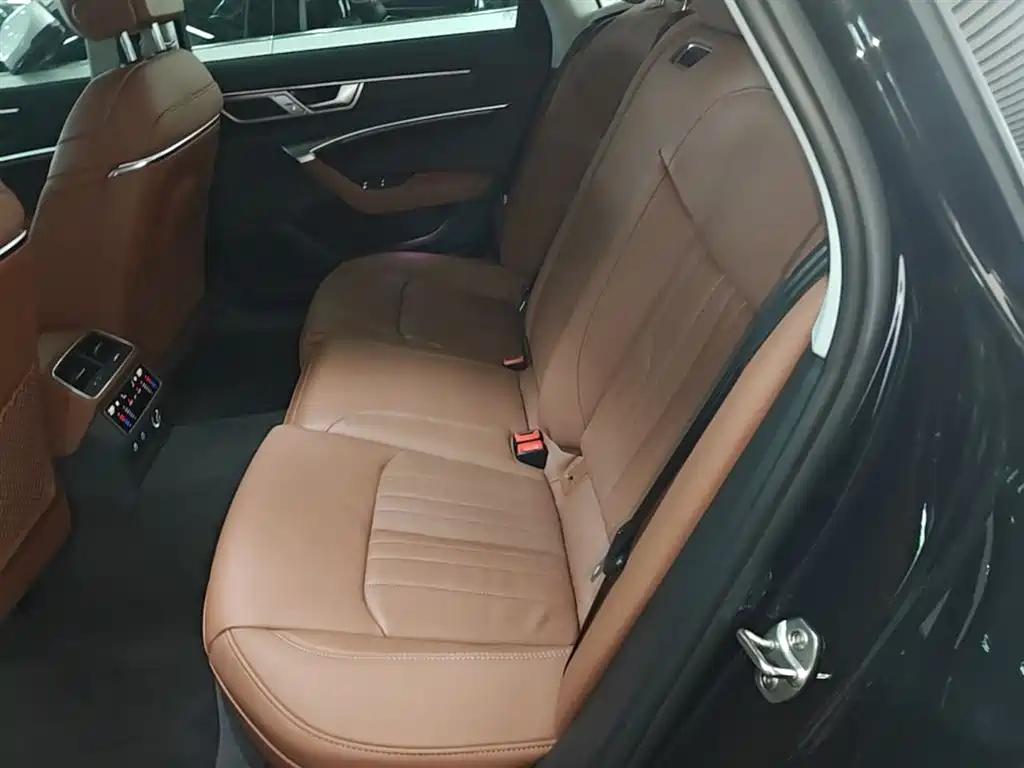 Audi A6L 2024 45 TFSI quattro Premium Elegance фото 17