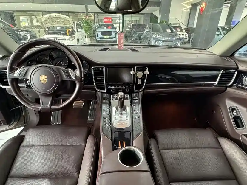 Porsche Panamera 2014 Panamera 4 3.0T фото 8