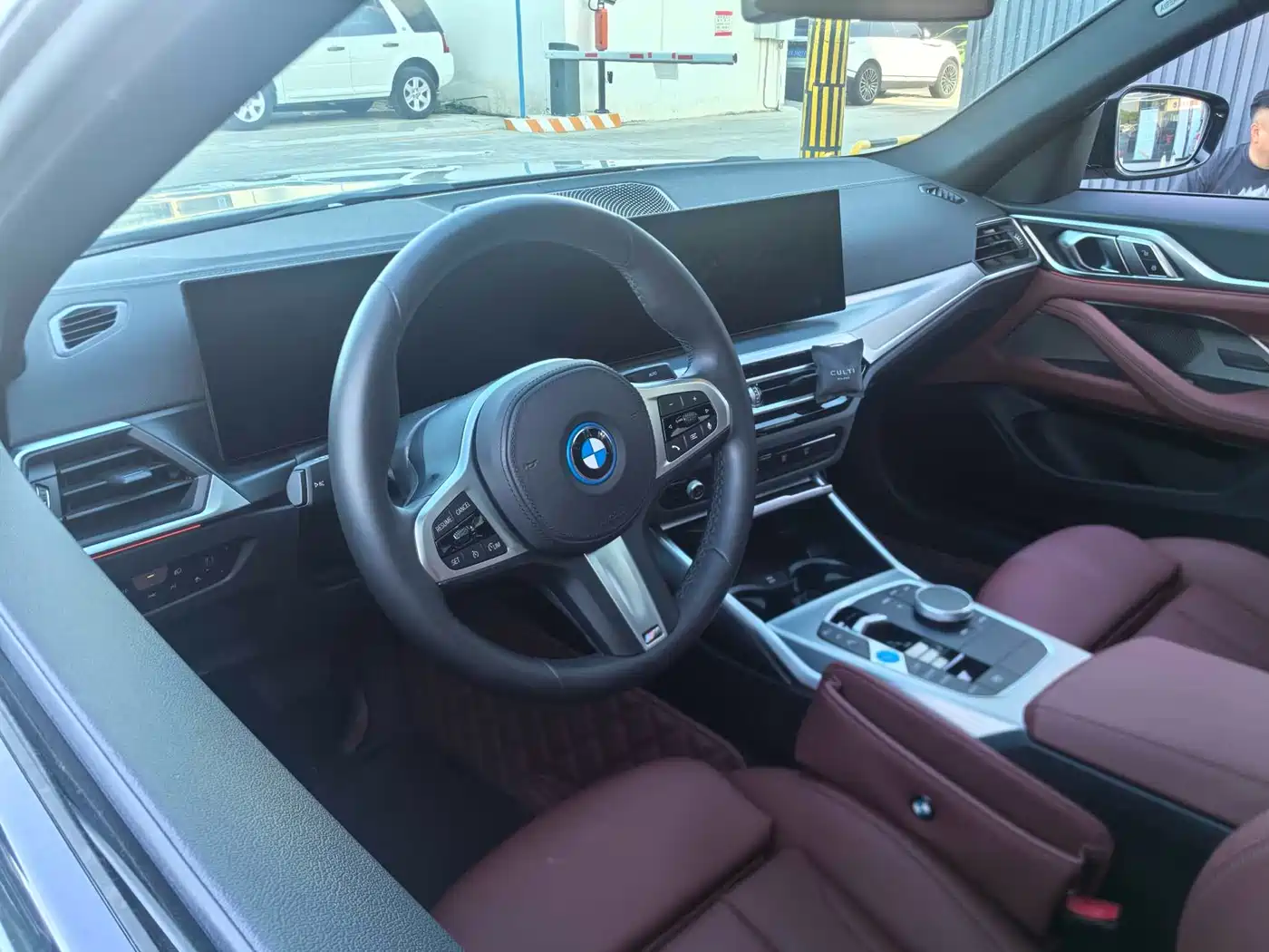 BMW i4 2023 eDrive40 фото 5
