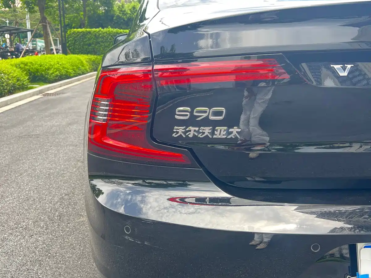 Фото 9 - Volvo S90