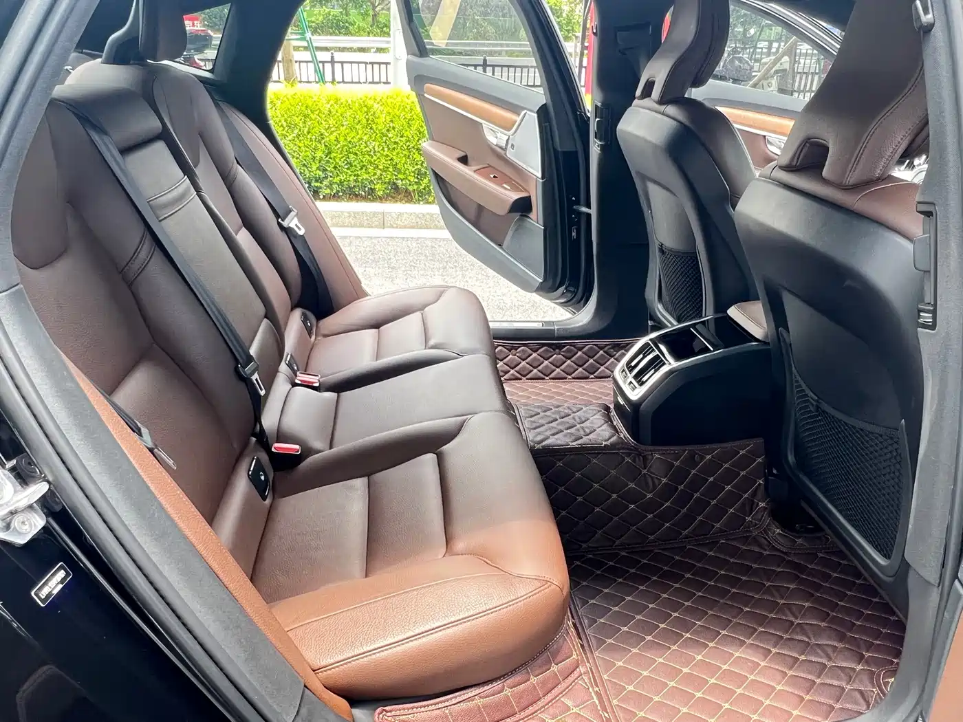 Фото 15 - Volvo S90