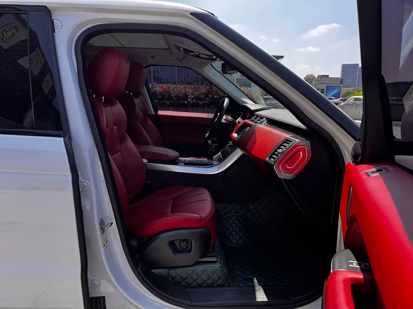 Land Rover Range Rover Sport 2016 Model 2.0 GTDi HSE фото 12