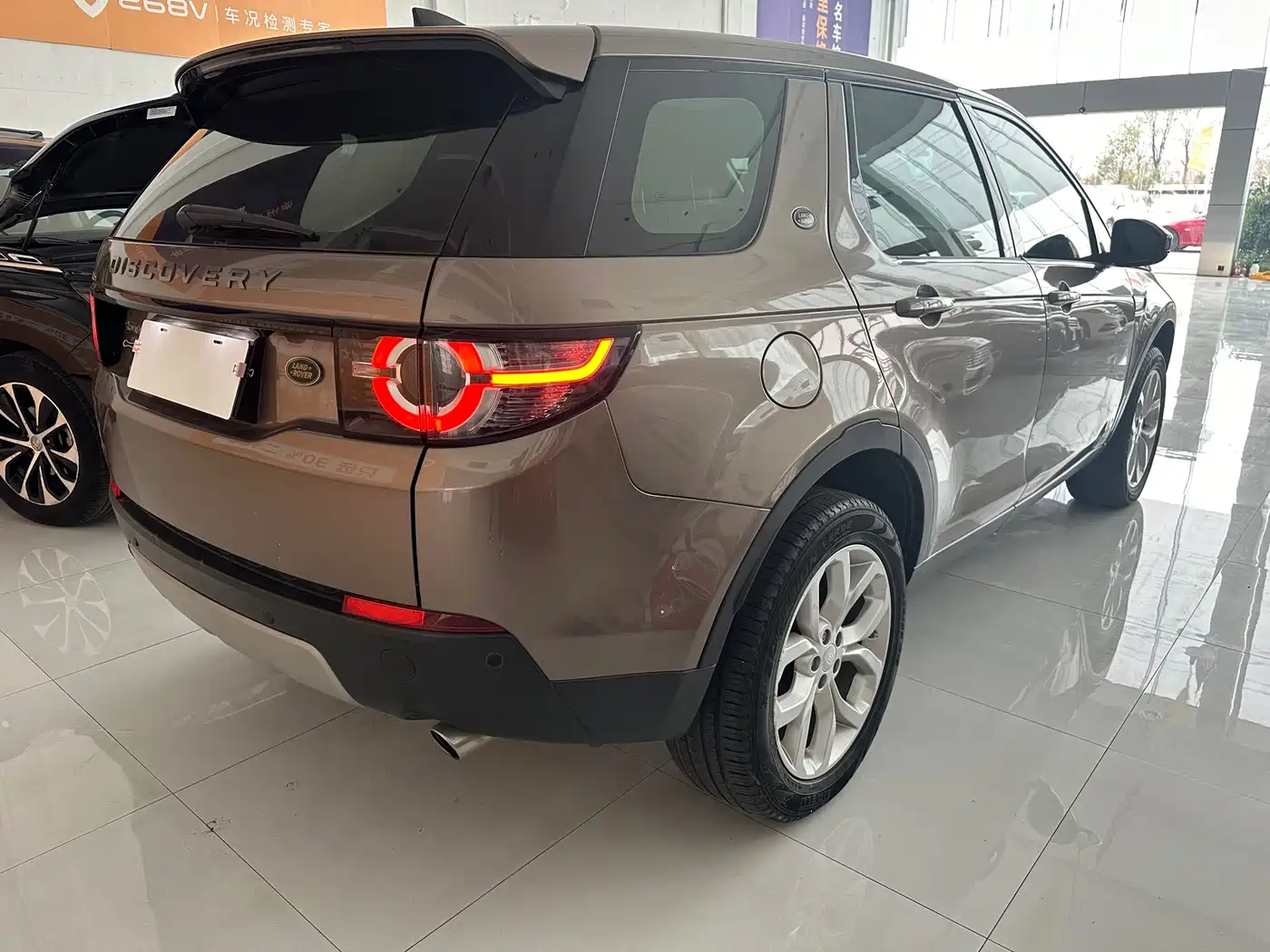 Land Rover Discovery Sport 2017 2.0T HSE фото 6