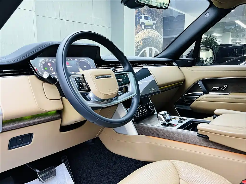 Land Rover Range Rover 2023 3.0 L6 360PS Golden Age Edition фото 8