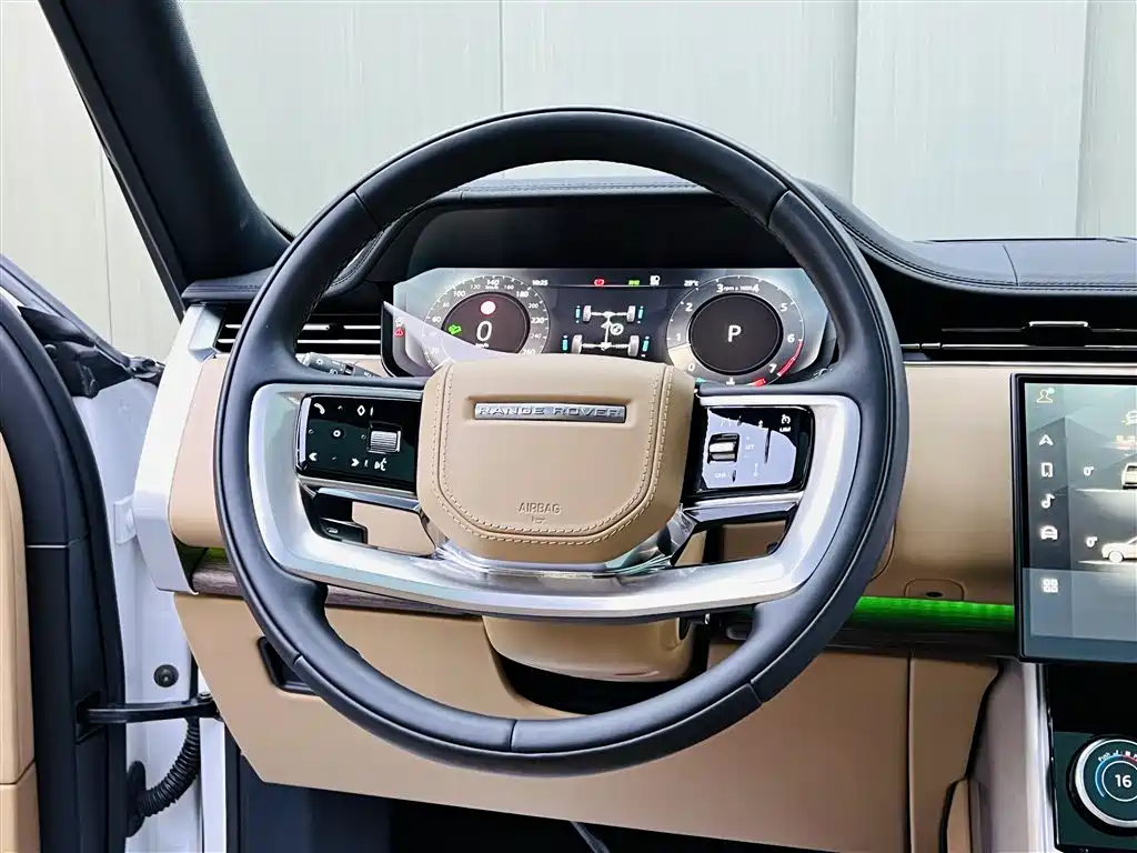 Land Rover Range Rover 2023 3.0 L6 360PS Golden Age Edition фото 10